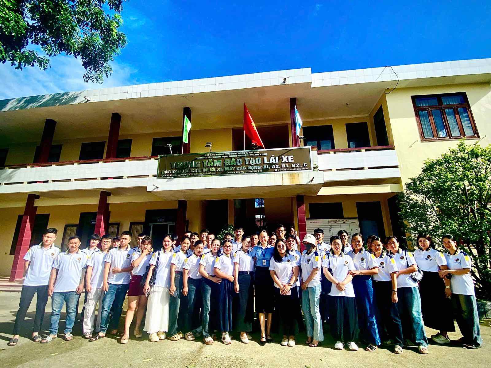 Cơ sở và học viên Mạnh Linh