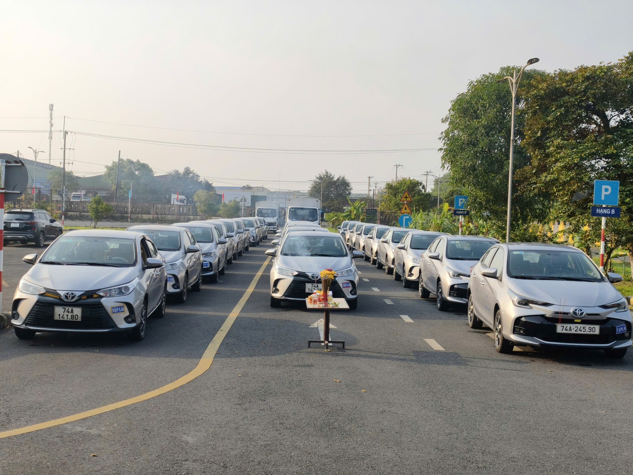 Dàn xe tại sân sát hạch Mạnh Linh