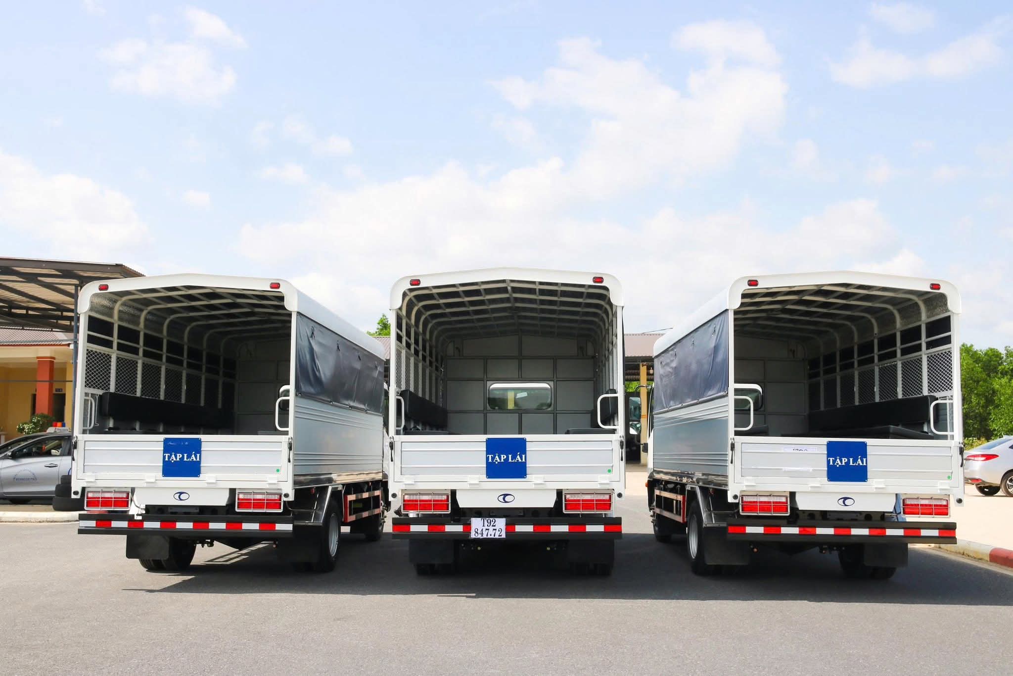 Xe tải tập lái tại sân Mạnh Linh