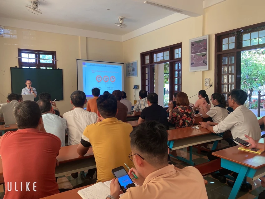 Lớp học tại Mạnh Linh
